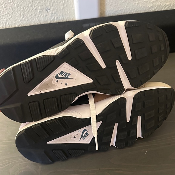 Nike Air Huarache - Picture 4 of 4